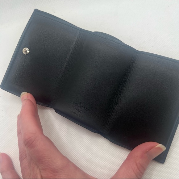 Authentic Louis Vuitton LV Monogram Eclipse Discovery Compact Wallet - Picture 4 of 14